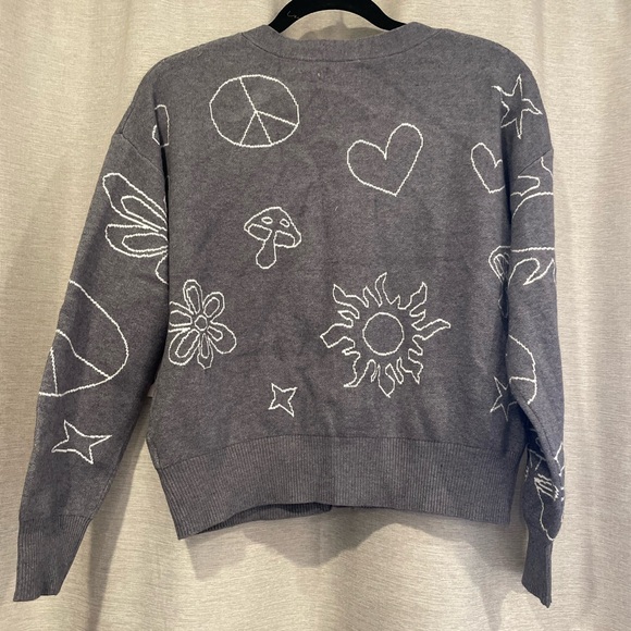 NWT SO Gray Button up Cropped Sweater with Sun, Mushrooms, Flowers, Etc. Sz: M - Picture 3 of 5
